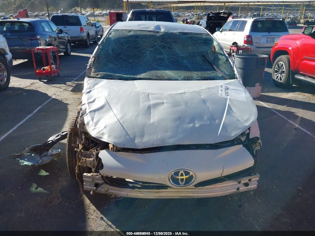 Toyota Prius Two 2016 JTDKBRFUXG3014577 Image 13