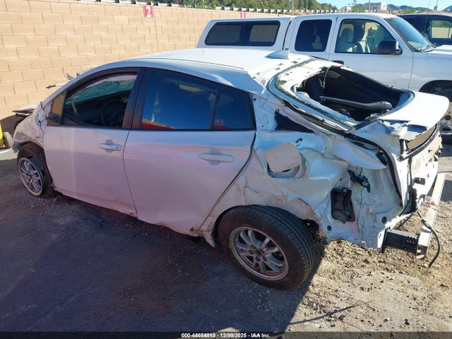 Toyota Prius Two 2016 JTDKBRFUXG3014577 Image 15