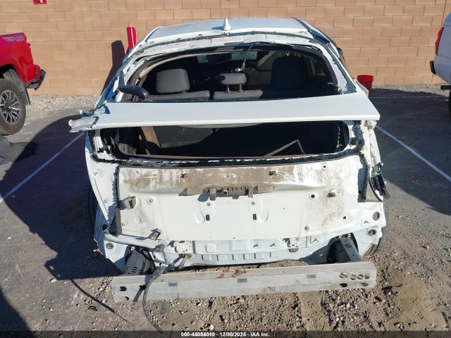 Toyota Prius Two 2016 JTDKBRFUXG3014577 Image 17