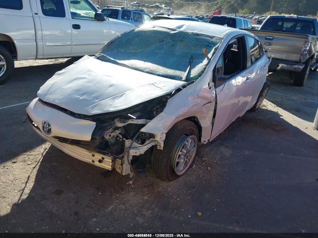 Toyota Prius Two 2016 JTDKBRFUXG3014577 Image 2