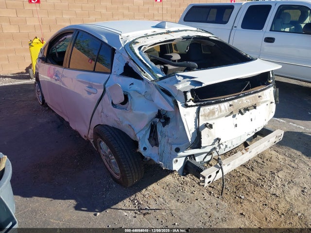 Toyota Prius Two 2016 JTDKBRFUXG3014577 Image 3