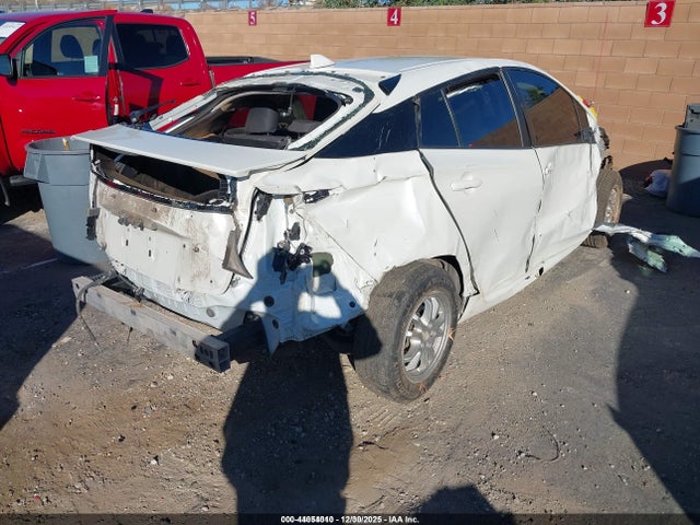 Toyota Prius Two 2016 JTDKBRFUXG3014577 Image 4