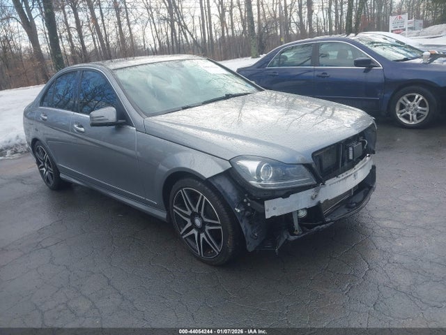 2014 MERCEDES-BENZ C 350 WDDGF5HB3EA949484