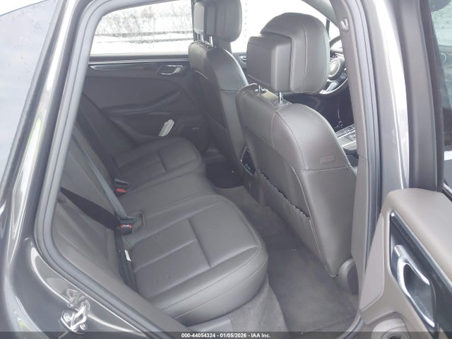 2017 PORSCHE MACAN WP1AB2A59HLB19937 Photo 7