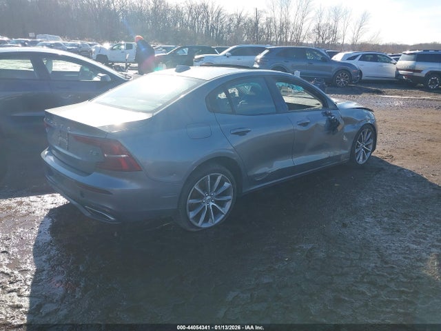 2021 VOLVO S60 7JR102TZ1MG113089 Photo 3
