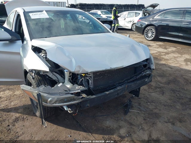 KMHD74LF3JU589068 Hyundai ELANTRA SE