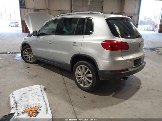 44054645 :رقم المزاد ، WVGAV3AX9EW586927 vin ، 2014 Volkswagen Tiguan Sel مزاد بيع