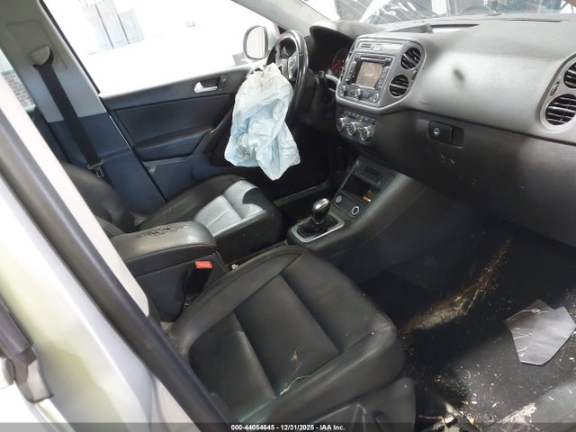 44054645 :رقم المزاد ، WVGAV3AX9EW586927 vin ، 2014 Volkswagen Tiguan Sel مزاد بيع