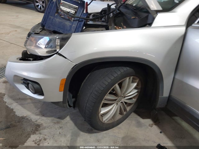 44054645 :رقم المزاد ، WVGAV3AX9EW586927 vin ، 2014 Volkswagen Tiguan Sel مزاد بيع