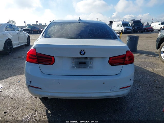 WBA8E1G38HNU17517 BMW 320i