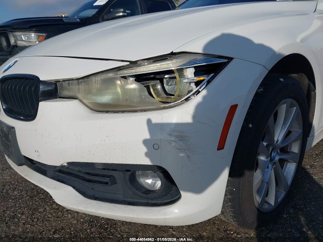 WBA8E1G38HNU17517 BMW 320i