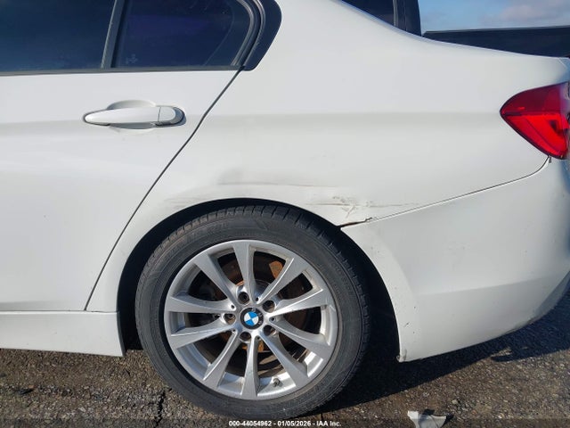 WBA8E1G38HNU17517 BMW 320i