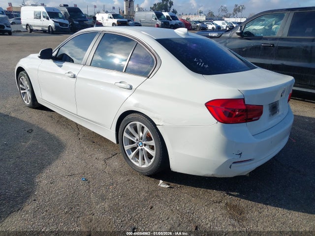 2017 BMW 320I WBA8E1G38HNU17517 Photo 2