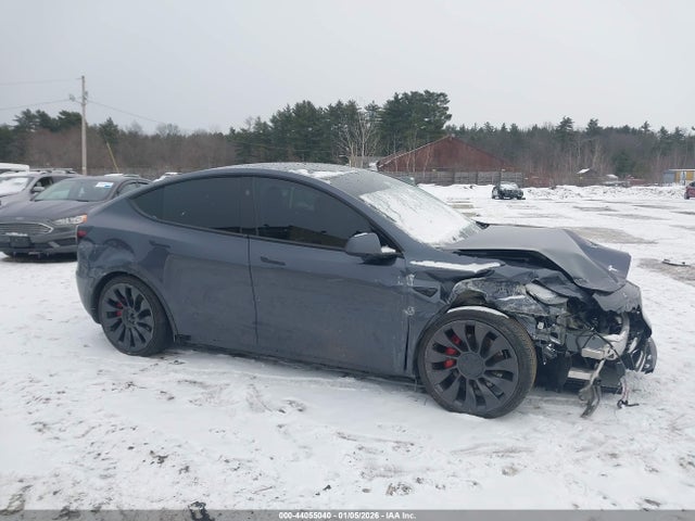 44055040 :رقم المزاد ، 7SAYGDEF0PF956936 vin ، 2023 Tesla Model Y Performance Dual Motor All-wheel Drive مزاد بيع