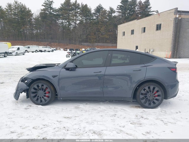 44055040 :رقم المزاد ، 7SAYGDEF0PF956936 vin ، 2023 Tesla Model Y Performance Dual Motor All-wheel Drive مزاد بيع