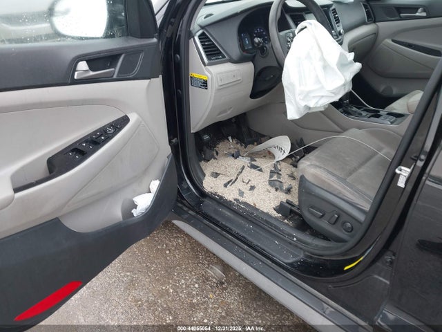 KM8J33A43JU804037 Hyundai TUCSON SEL