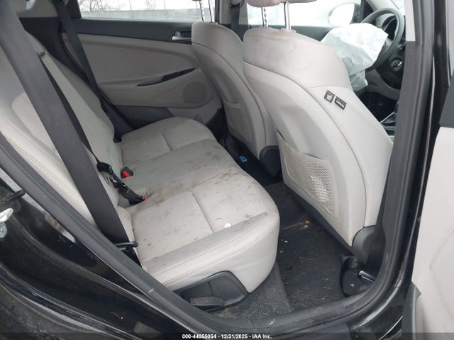 KM8J33A43JU804037 Hyundai TUCSON SEL