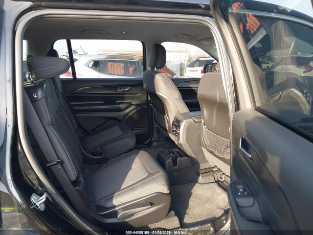 1C4RJKAG5P8814958 Jeep Grand Cherokee L Laredo 4x4
