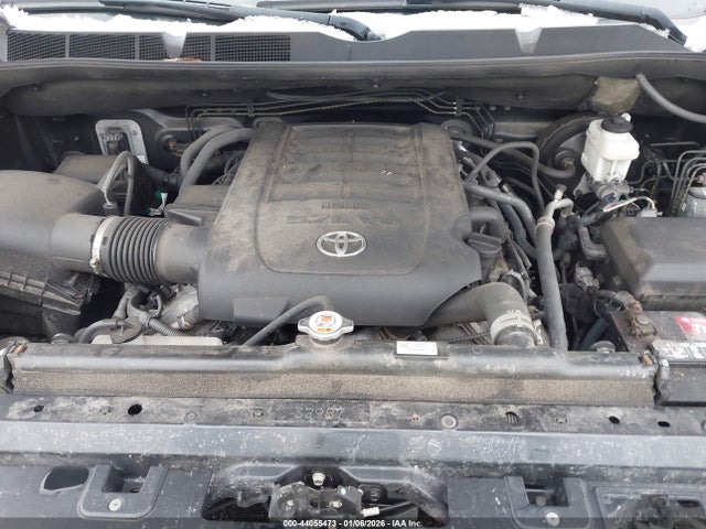 5TFAY5F17JX715215 Toyota Tundra 1794 5.7l V8