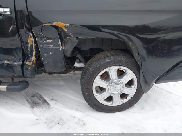 5TFAY5F17JX715215 Toyota Tundra 1794 5.7l V8