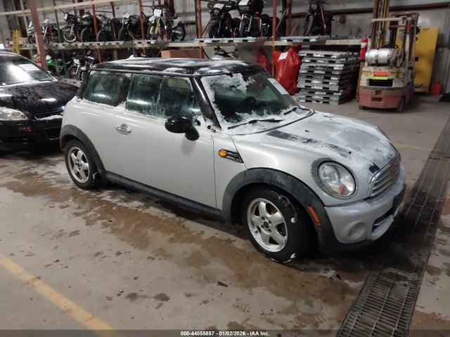 2011 MINI COOPER WMWSU3C53BT184127 Photo 0