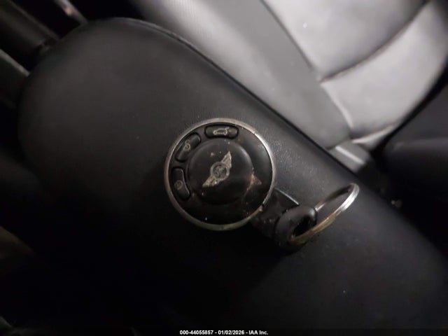 2011 MINI COOPER WMWSU3C53BT184127 Photo 10