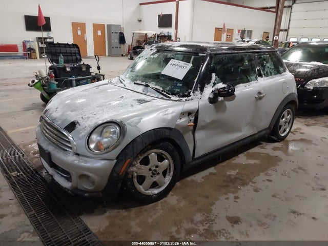 2011 MINI COOPER WMWSU3C53BT184127 Photo 1