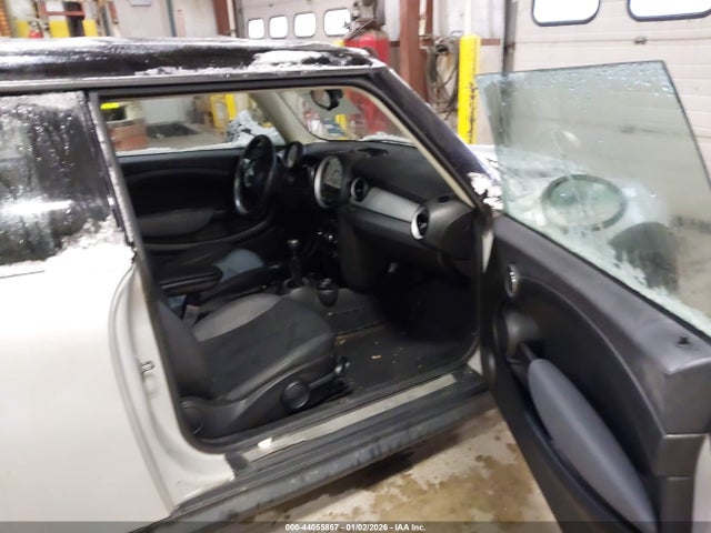2011 MINI COOPER WMWSU3C53BT184127 Photo 4