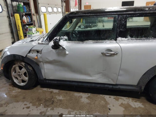 2011 MINI COOPER WMWSU3C53BT184127 Photo 5