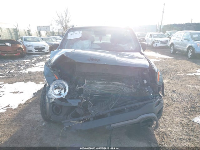 ZACCJBAB5JPJ02165 Jeep Renegade Upland Edition 4x4