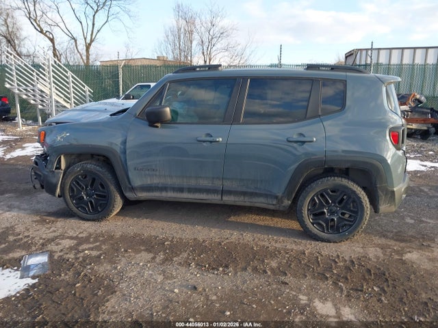 ZACCJBAB5JPJ02165 Jeep Renegade Upland Edition 4x4