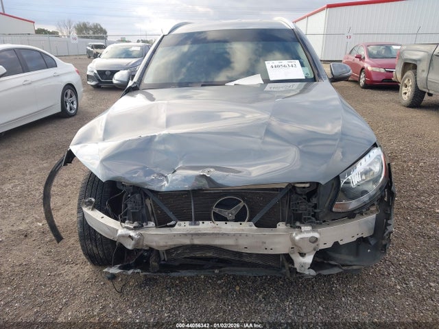 2017 Mercedes-benz Glc 300 მანქანა იყიდება აუქციონზე, vin: WDC0G4JB0HF146064, აუქციონის ნომერი: 44056342