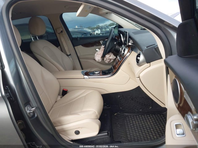2017 MERCEDES-BENZ GLC 300 WDC0G4JB0HF146064 Photo 4