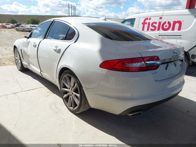 2015 JAGUAR XF SAJWJ0FF1F8U64252 Photo 2