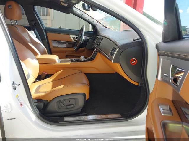 2015 JAGUAR XF SAJWJ0FF1F8U64252 Photo 4
