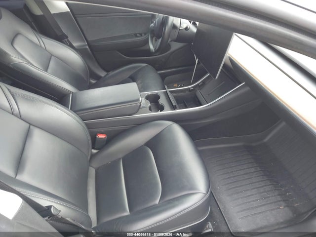 2019 TESLA MODEL 3 5YJ3E1EB0KF211718 Photo 4