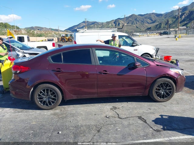 3KPFK4A75JE220766 KIA FORTE LX