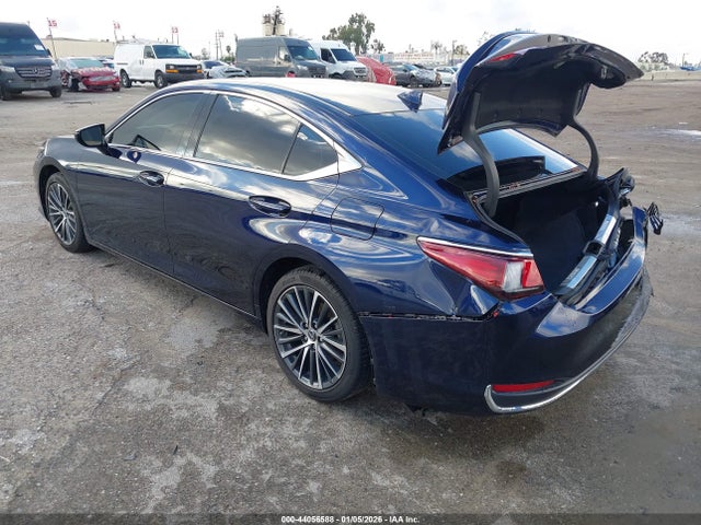 Lexus ES 300H 2023 58ADA1C18PU034915 Image 3