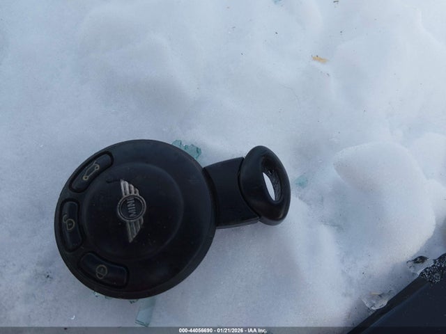 2010 MINI COOPER S WMWMS3C5XATY51384 Photo 10