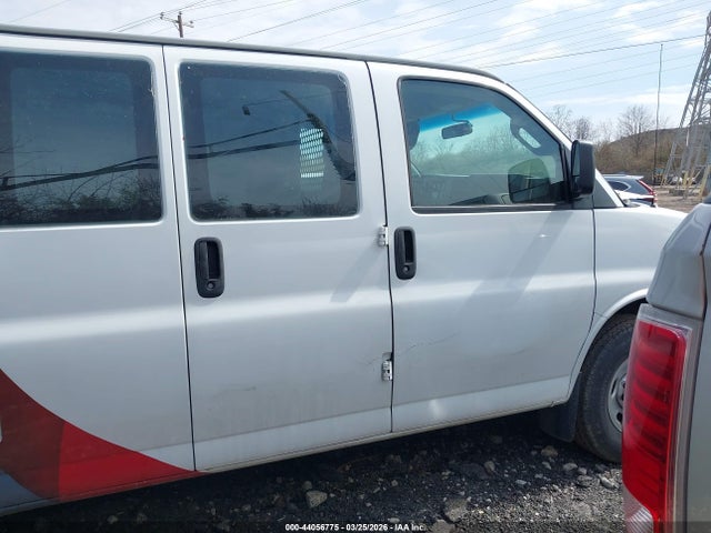 GMC Savana 2500 Work Van 2019 1GTW7AFG7K1340288 Image 4