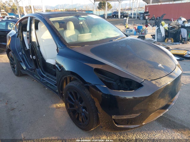 2021 TESLA MODEL Y 5YJYGDEE1MF273918 Photo 0