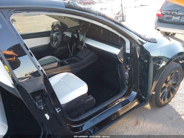 2021 TESLA MODEL Y 5YJYGDEE1MF273918 Photo 4
