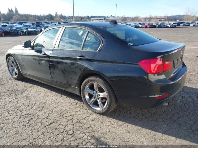 2013 BMW 320I WBA3B1C57DF461796 Photo 2