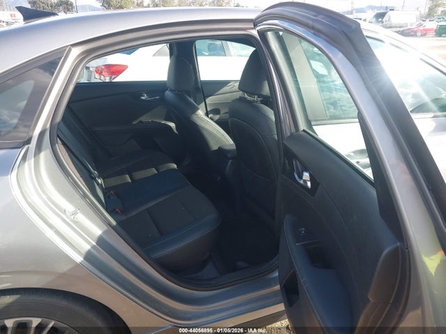 3KPF54AD6PE587892 KIA Forte Gt-line