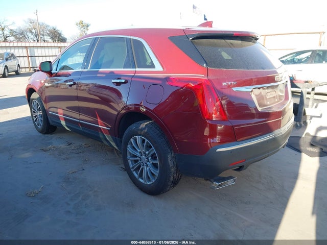 2018 CADILLAC XT5 1GYKNCRS7JZ111300 Photo 2