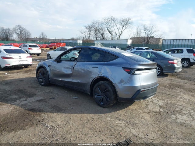 2026 TESLA MODEL Y 7SAYGDEE2TA455271 Photo 2