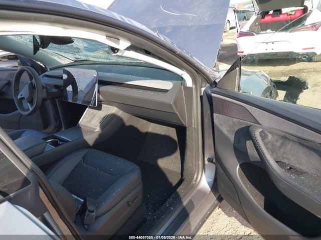 2026 TESLA MODEL Y 7SAYGDEE2TA455271 Photo 4