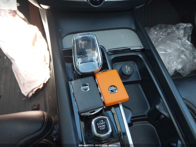 2025 VOLVO XC60 PLUG-IN HYBRID YV4H60RM9S1147516 Photo 10