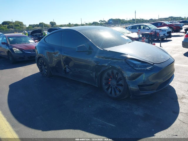 2024 TESLA MODEL Y 7SAYGDEF9RF024592 Photo 0