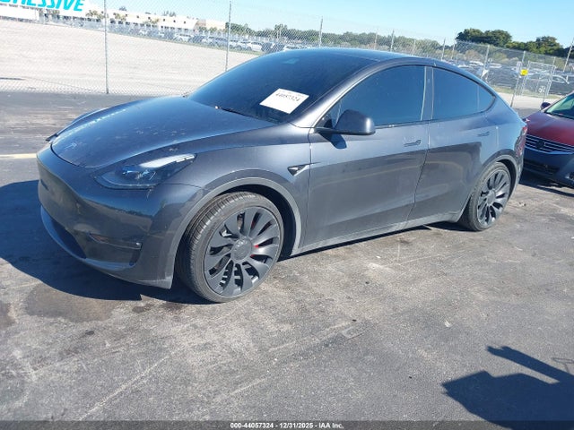 2024 TESLA MODEL Y 7SAYGDEF9RF024592 Photo 1